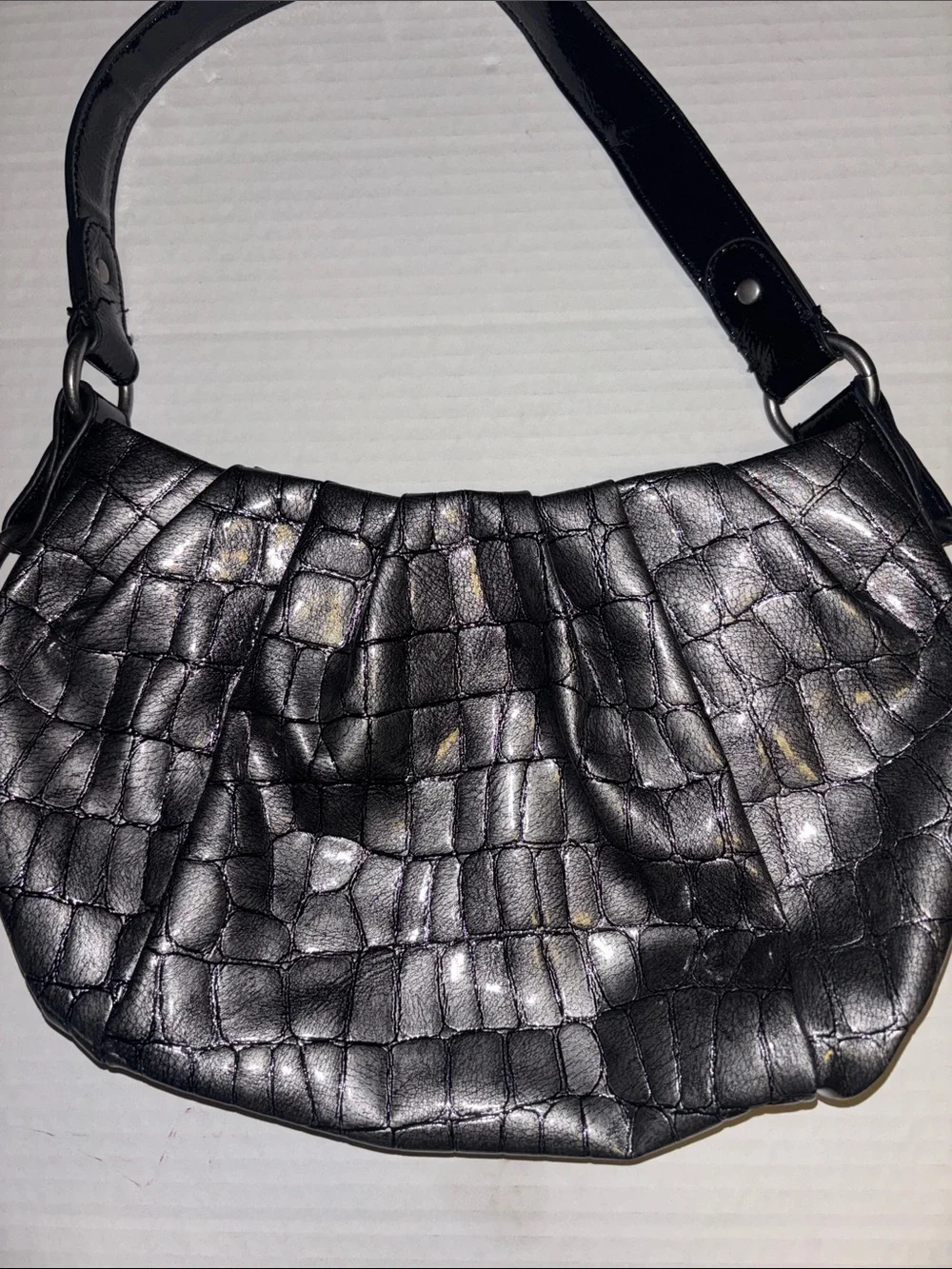 SIMPLY VERA BY VERA WANG GRAY SILVER METALLIC FAUX LEATHER SHOULDER BAG